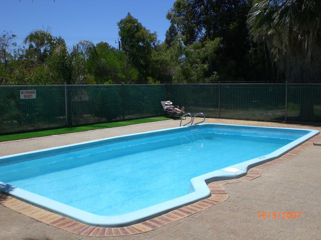 Pinjarra Caravan Park&Cabins Bagian luar foto