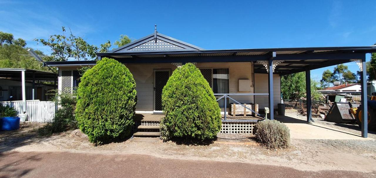 Pinjarra Caravan Park&Cabins Bagian luar foto