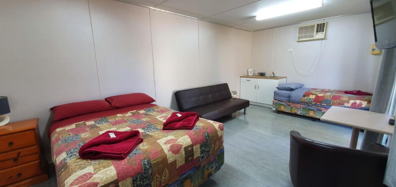 Pinjarra Caravan Park&Cabins Bagian luar foto